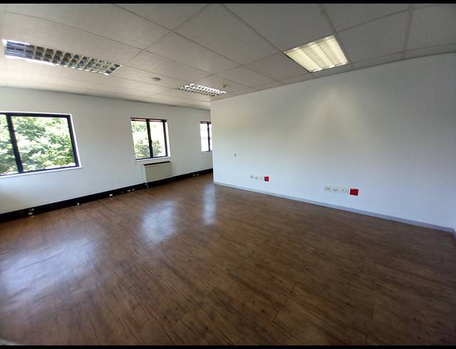 209M² OFFICE TO LET IN BRYANSTON